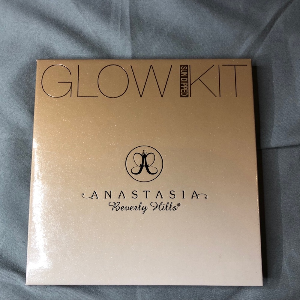 Anastasia Beverly Hills glow kit